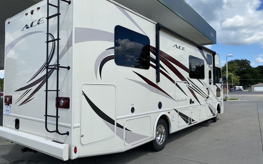2018 Thor Ace 30.4 Motorhome Right Rear