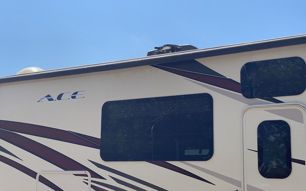 2018 Thor Ace 30.4 Motor Home Window to Dinette