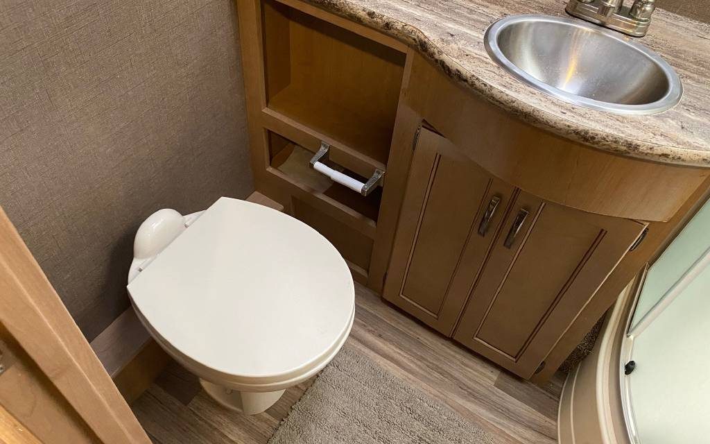 2018 Thor Ace 30.4 Bathroom Toilet