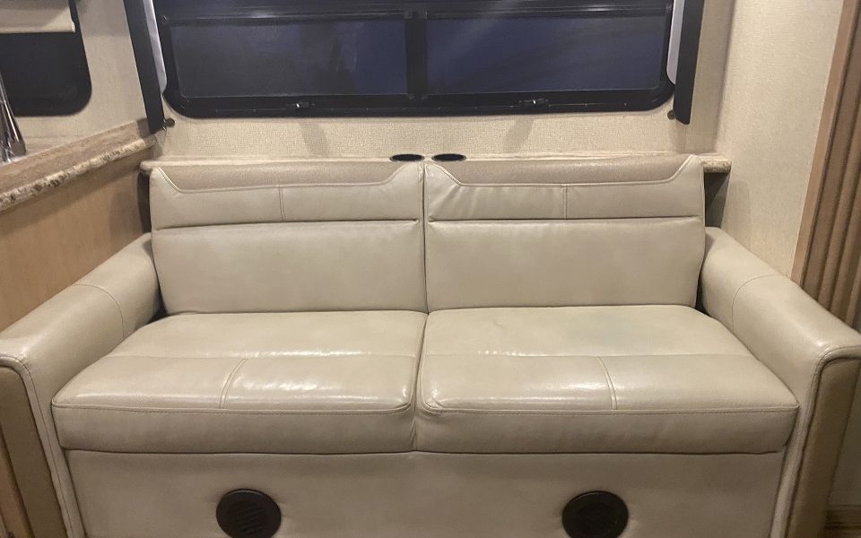 2018 Thor Ace 30.4 Living Room Sofa Bed